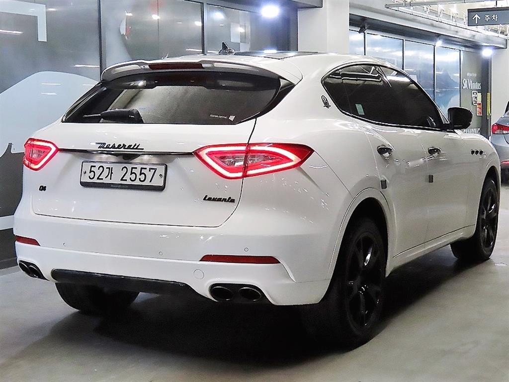 마세라티 르반떼 3.0 AWD 이미지 4