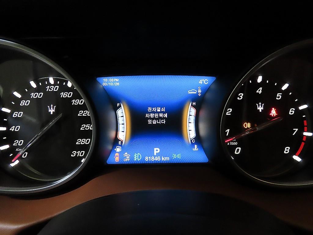 마세라티 르반떼 3.0 AWD 이미지 9