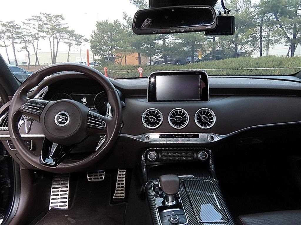 기아 스팅어 가솔린 2.0 터보 2WD 플래티넘 이미지 7