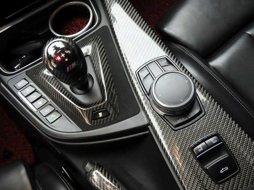 BMW 4시리즈 M4 (F82) 컨버터블 페인트워크 에디션 이미지 10