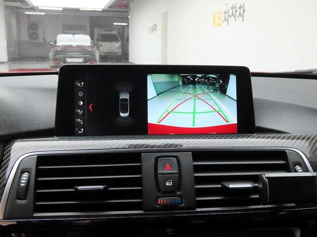 BMW 4시리즈 M4 (F82) 컨버터블 페인트워크 에디션 이미지 16