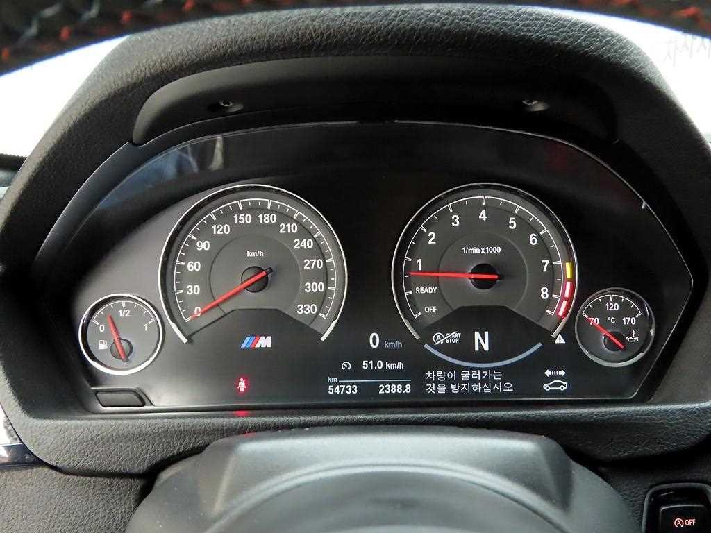 BMW 4시리즈 M4 (F82) 컨버터블 페인트워크 에디션 이미지 5
