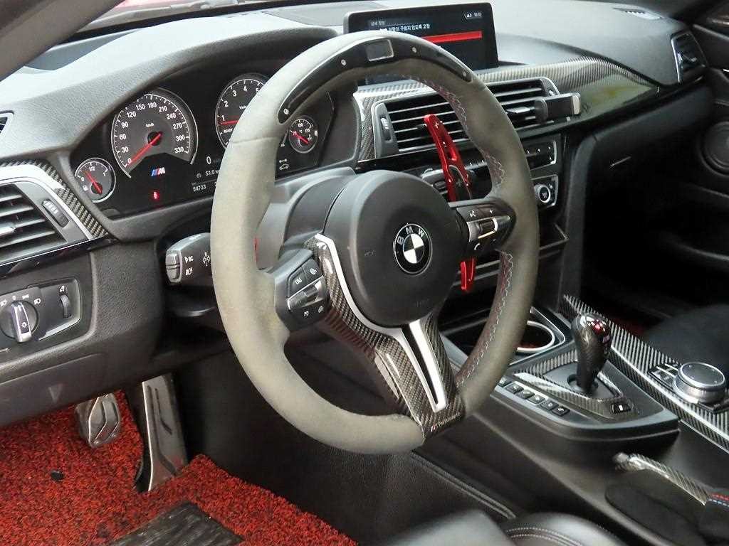 BMW 4시리즈 M4 (F82) 컨버터블 페인트워크 에디션 이미지 6