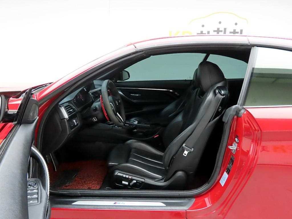 BMW 4시리즈 M4 (F82) 컨버터블 페인트워크 에디션 이미지 7