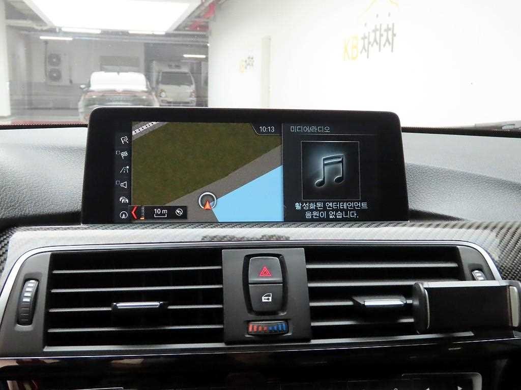 BMW 4시리즈 M4 (F82) 컨버터블 페인트워크 에디션 이미지 8