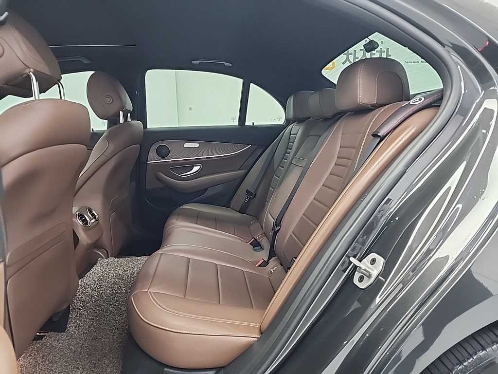 벤츠 E 클래스 E-클래스 W213 E220d 4MATIC 익스클루시브 이미지 12