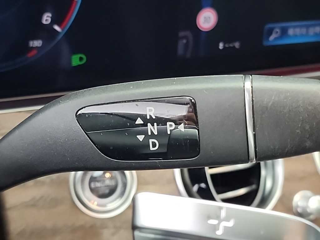 벤츠 E 클래스 E-클래스 W213 E220d 4MATIC 익스클루시브 이미지 8