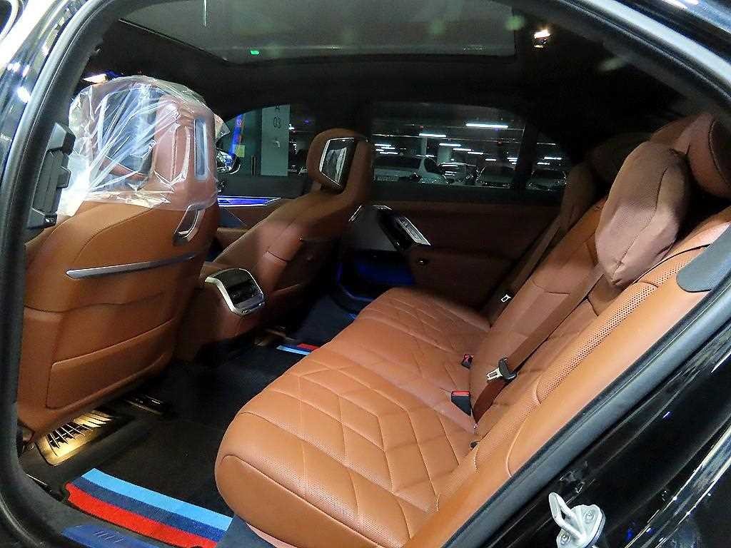 BMW 7시리즈 7시리즈 (G70) 740d xDrive M 스포츠 이미지 7