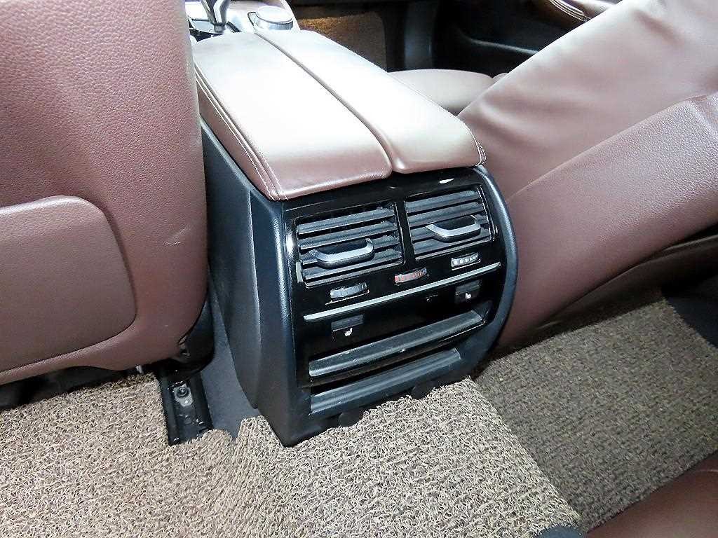 BMW 5시리즈 5시리즈 (G30) 520d xDrive 럭셔리 플러스 이미지 15