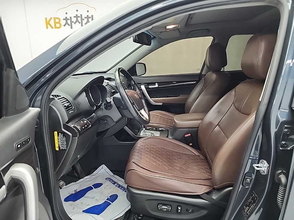 기아 쏘렌토 쏘렌토 R 디젤 2WD 2.0 LIMITED 프리미엄 이미지 11
