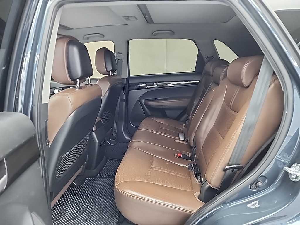 기아 쏘렌토 쏘렌토 R 디젤 2WD 2.0 LIMITED 프리미엄 이미지 12
