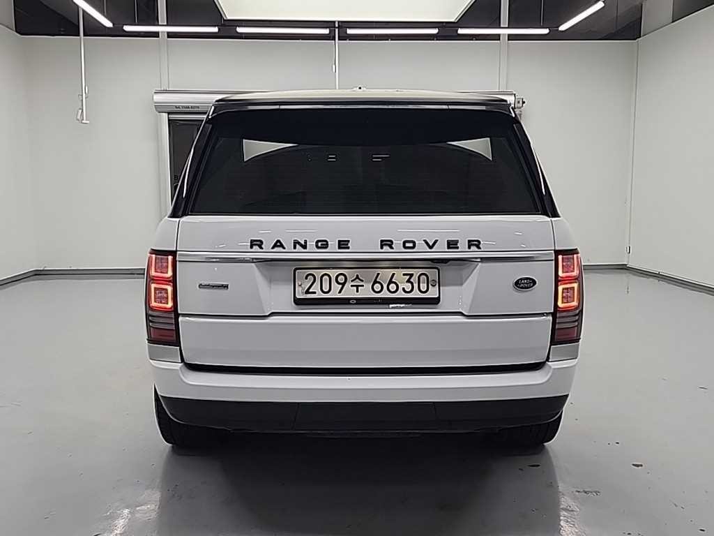 랜드로버 레인지로버 레인지로버 4세대 4.4 SDV8 VOGUE SE LWB 디젤 이미지 3