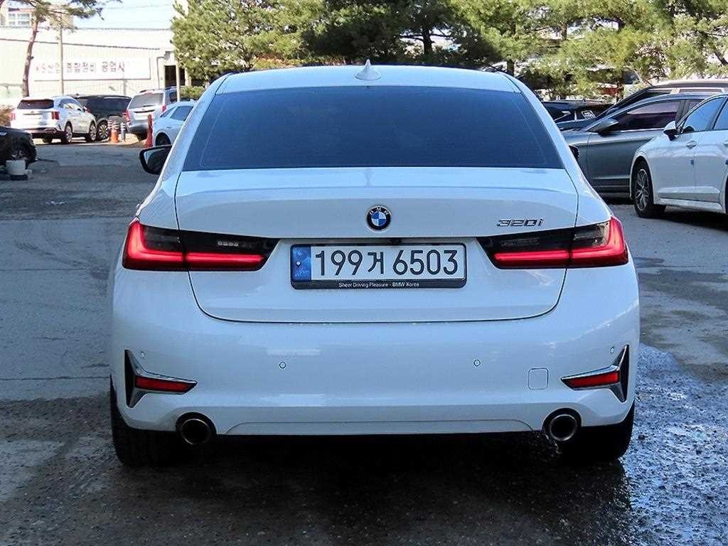 BMW 3시리즈 3시리즈 (G20) 320i M 스포츠 이미지 4