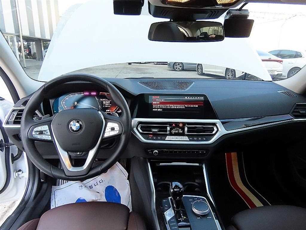 BMW 3시리즈 3시리즈 (G20) 320i M 스포츠 이미지 7