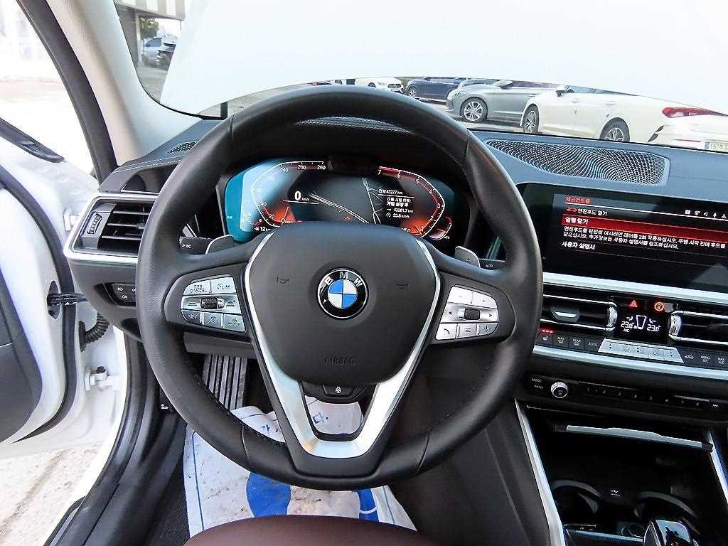 BMW 3시리즈 3시리즈 (G20) 320i M 스포츠 이미지 8