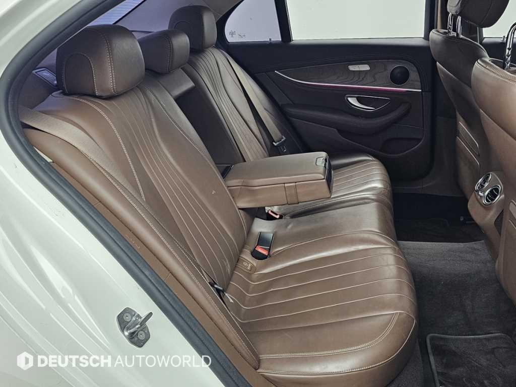 벤츠 E 클래스 E-클래스 W213 E300 4MATIC 익스클루시브 이미지 12