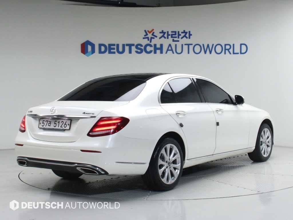 벤츠 E 클래스 E-클래스 W213 E300 4MATIC 익스클루시브 이미지 2