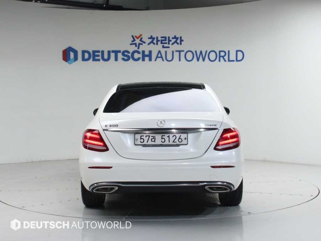 벤츠 E 클래스 E-클래스 W213 E300 4MATIC 익스클루시브 이미지 4