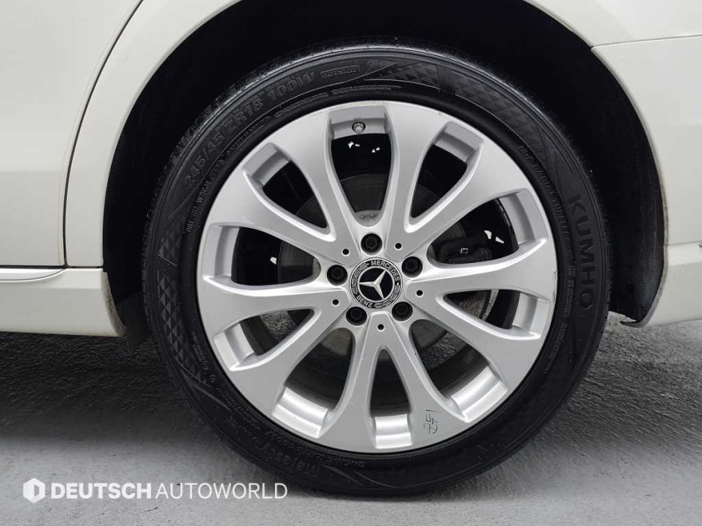벤츠 E 클래스 E-클래스 W213 E300 4MATIC 익스클루시브 이미지 5