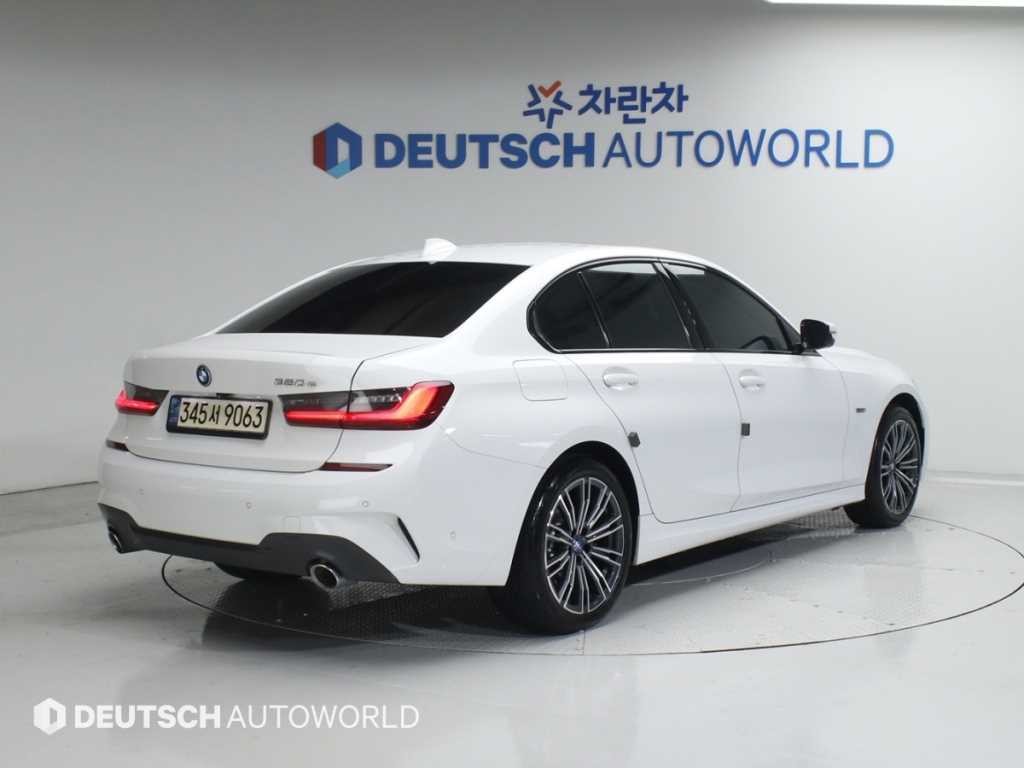 BMW 3시리즈 3시리즈 (G20) 320e M 스포츠 이미지 2