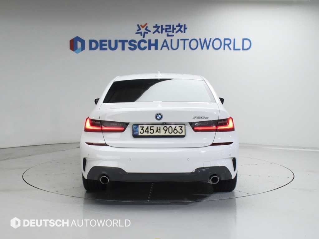 BMW 3시리즈 3시리즈 (G20) 320e M 스포츠 이미지 4