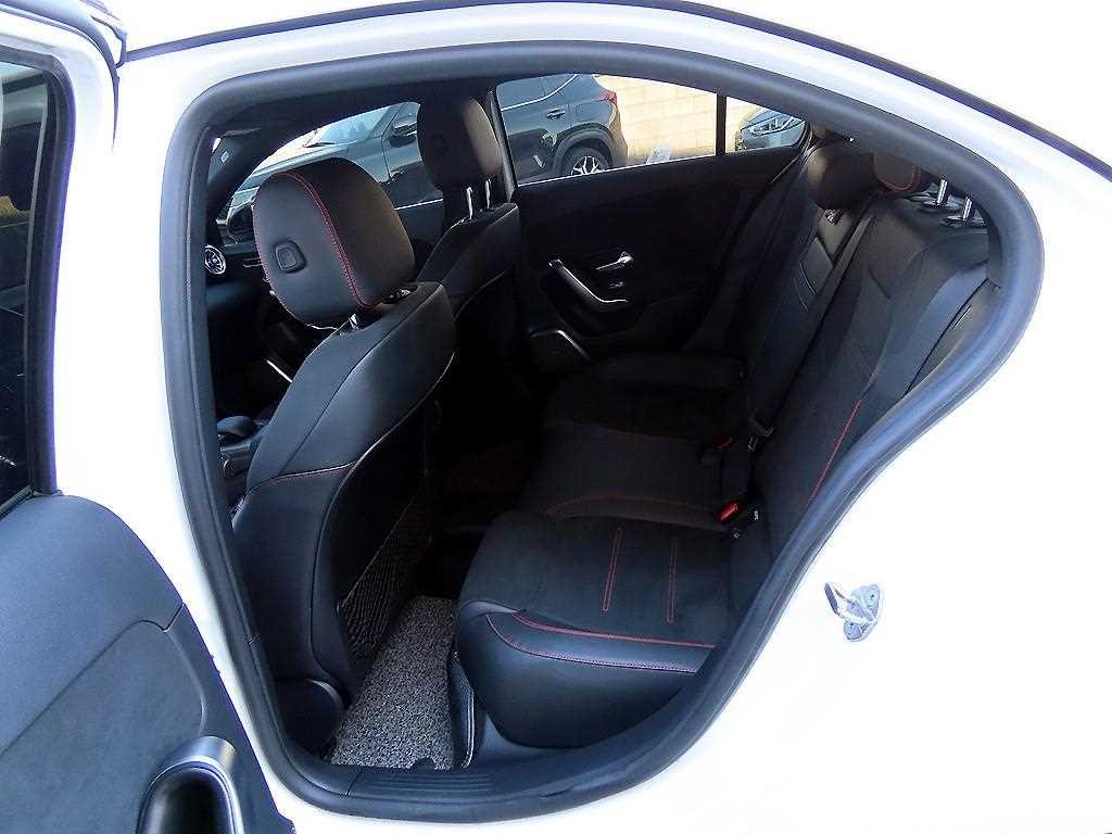 벤츠 A 클래스 A클래스 W177 A250 4MATIC 세단 이미지 6