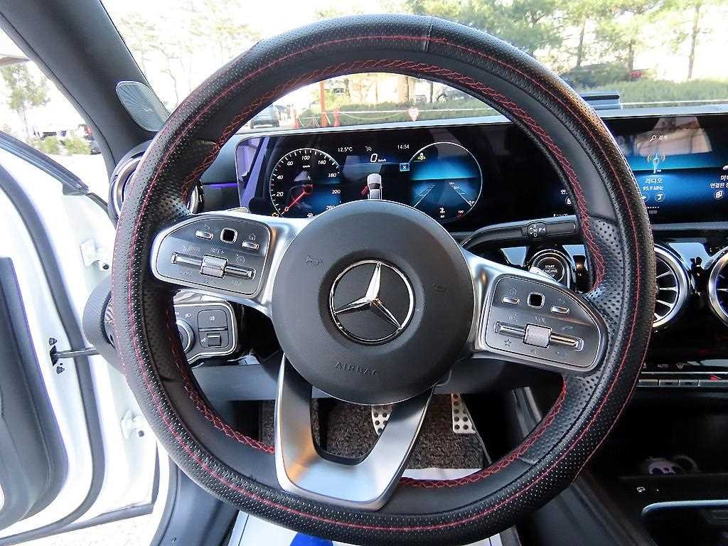 벤츠 A 클래스 A클래스 W177 A250 4MATIC 세단 이미지 8