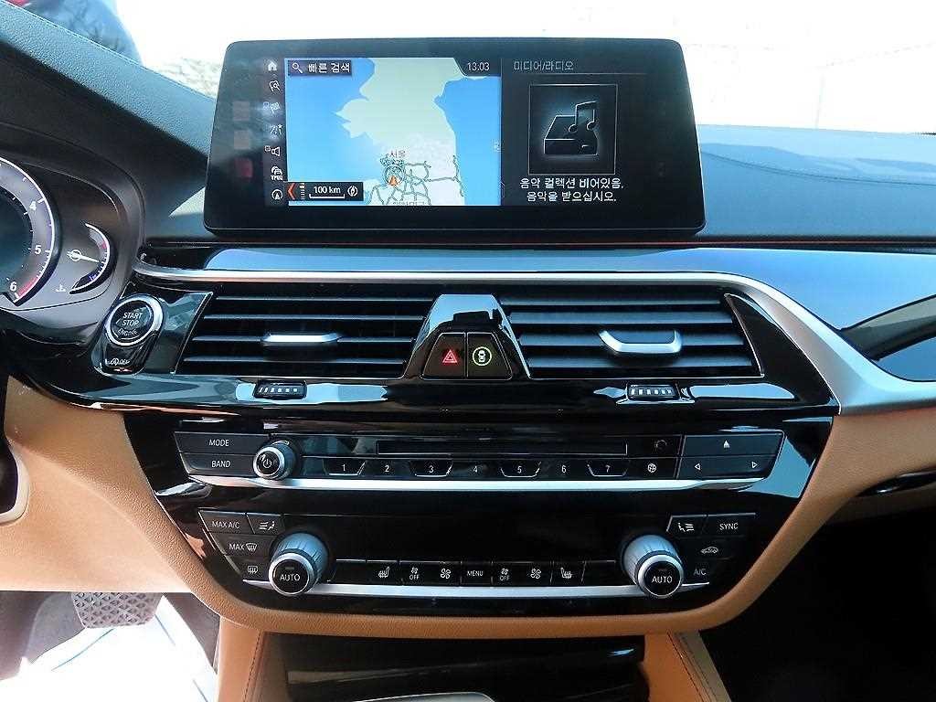 BMW 5시리즈 5시리즈 (G30) 520d 럭셔리 스페셜 에디션 이미지 13