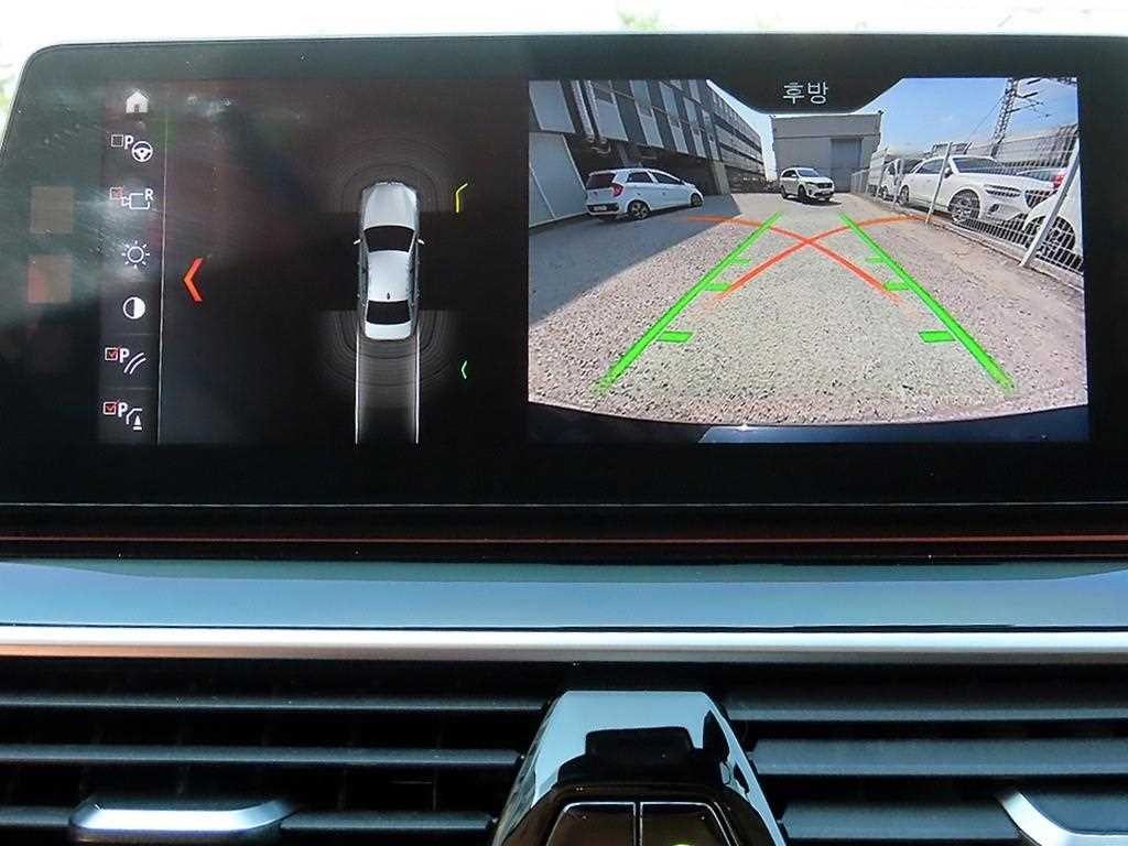 BMW 5시리즈 5시리즈 (G30) 520d 럭셔리 스페셜 에디션 이미지 14
