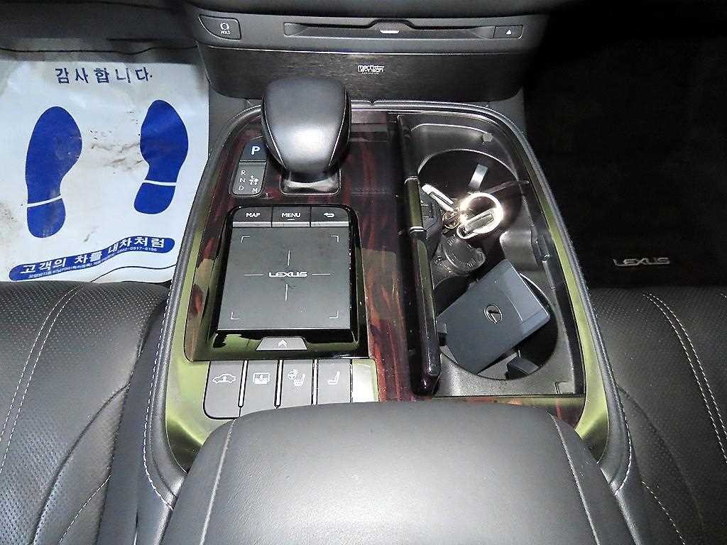 렉서스 LS LS500 3.5 럭셔리 AWD 이미지 12