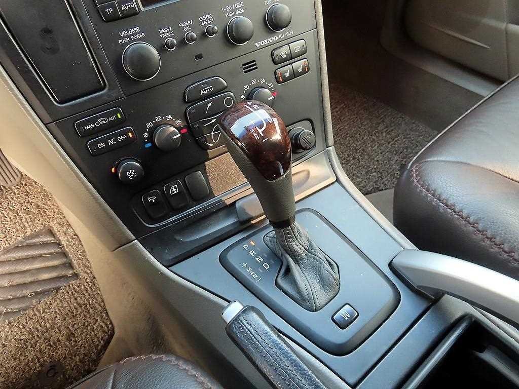 볼보 XC70 2.5T 이미지 10