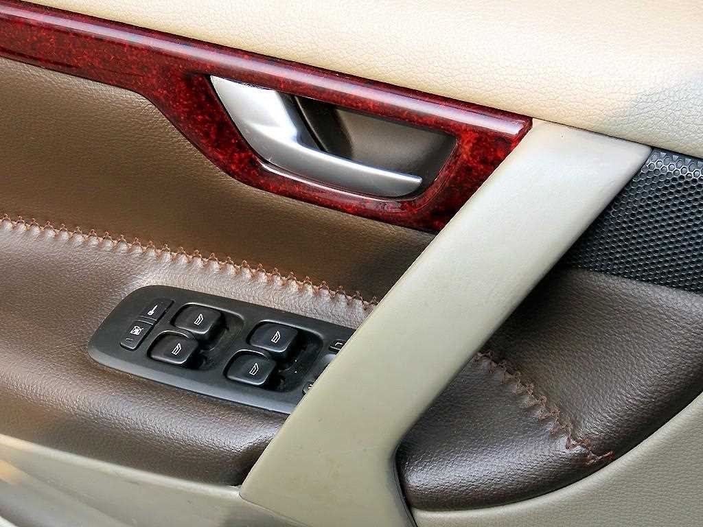 볼보 XC70 2.5T 이미지 11
