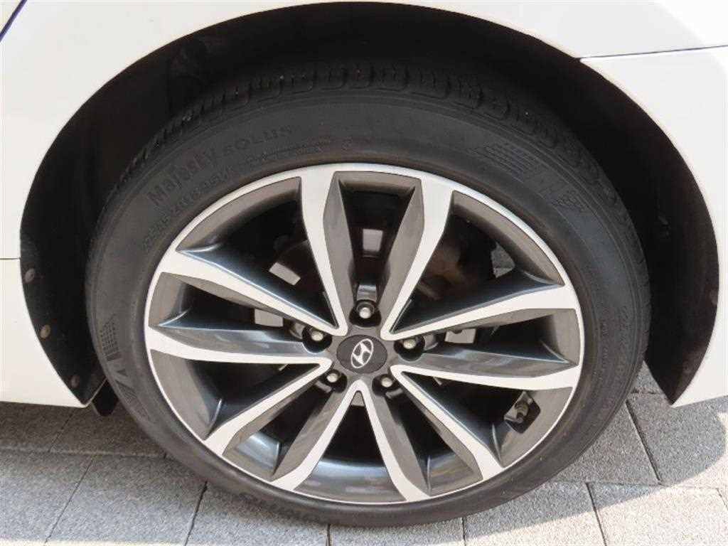 현대 i40 i40Saloon 1.7 VGT D 스펙 이미지 16