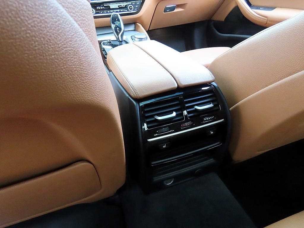 BMW 5시리즈 5시리즈 (G30) 520d M 스포츠 이미지 16