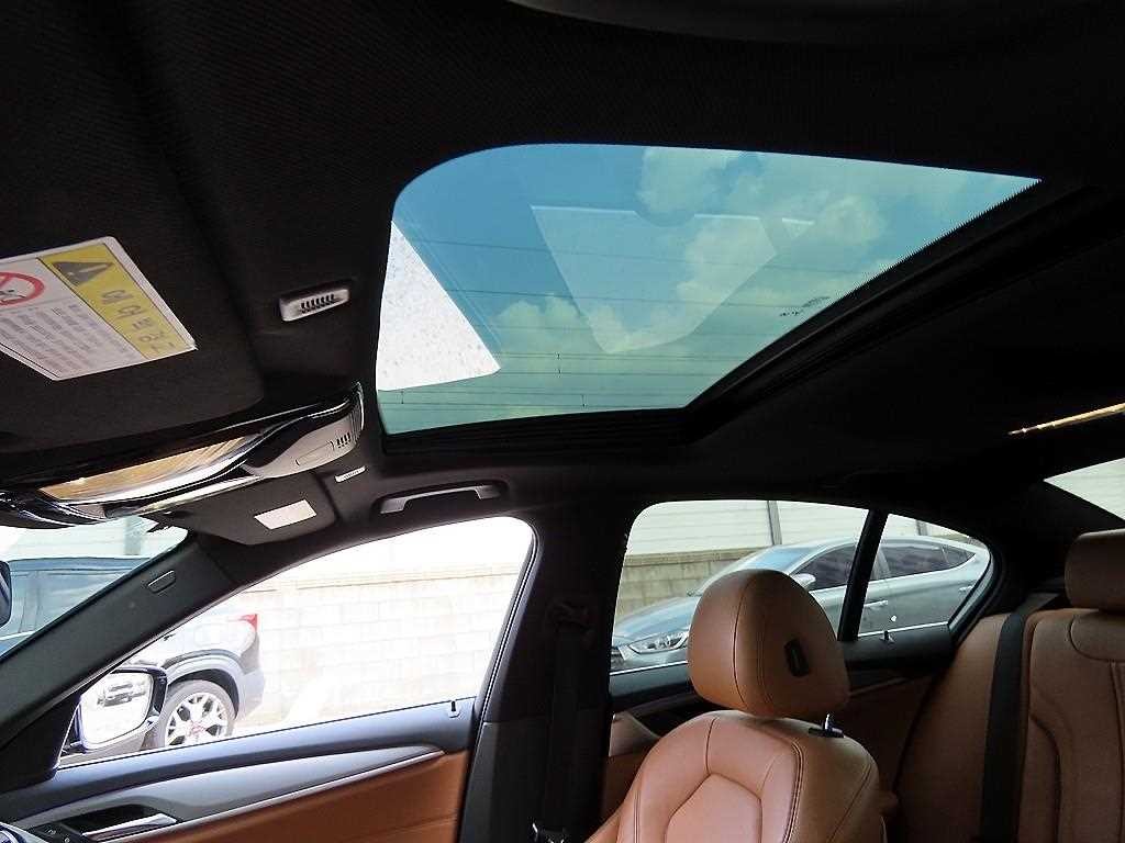 BMW 5시리즈 5시리즈 (G30) 520d M 스포츠 이미지 18