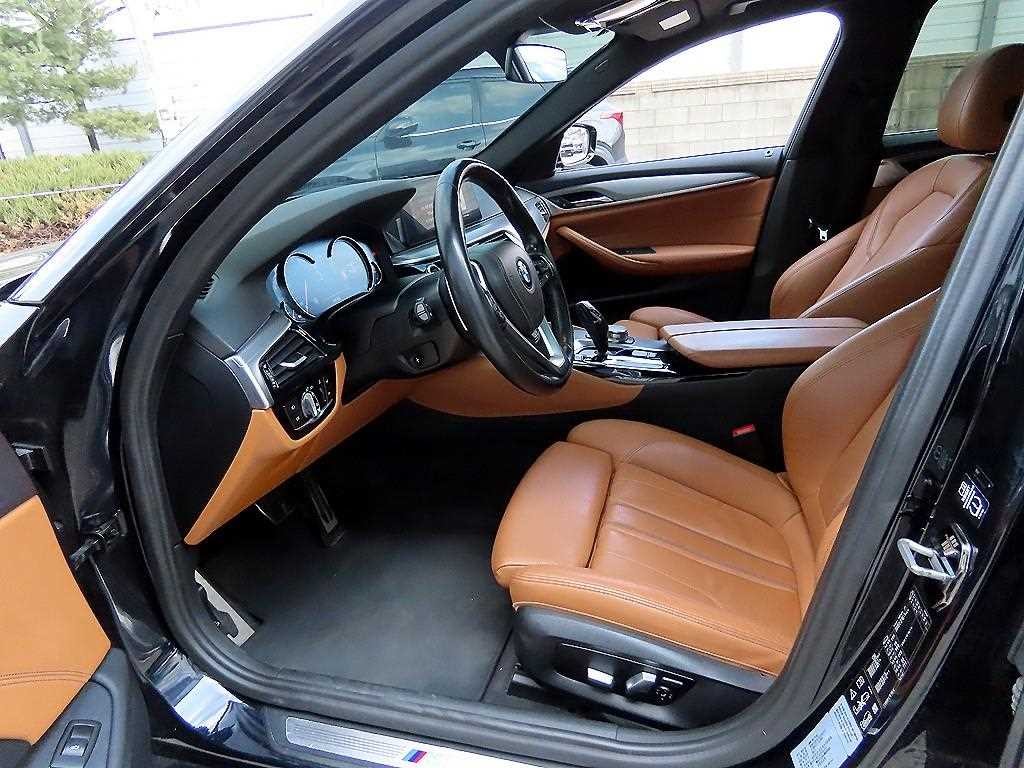 BMW 5시리즈 5시리즈 (G30) 520d M 스포츠 이미지 5