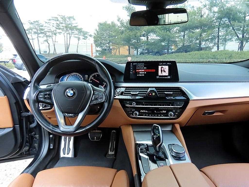 BMW 5시리즈 5시리즈 (G30) 520d M 스포츠 이미지 7