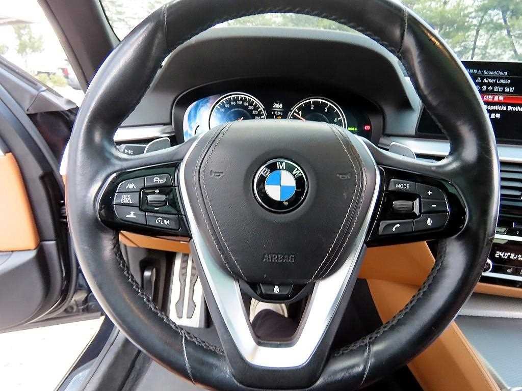 BMW 5시리즈 5시리즈 (G30) 520d M 스포츠 이미지 8