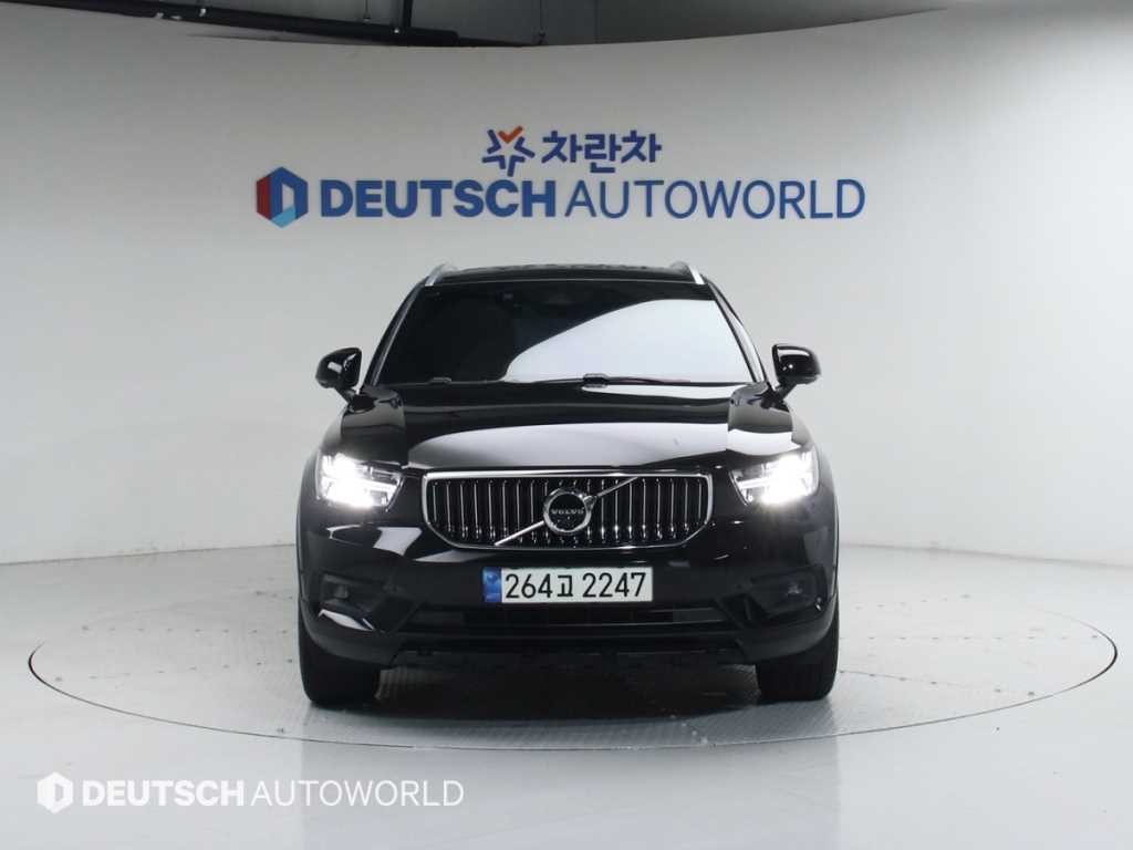 볼보 XC40 B4 AWD 인스크립션 이미지 3