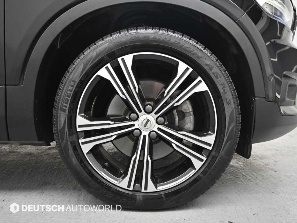 볼보 XC40 B4 AWD 인스크립션 이미지 5