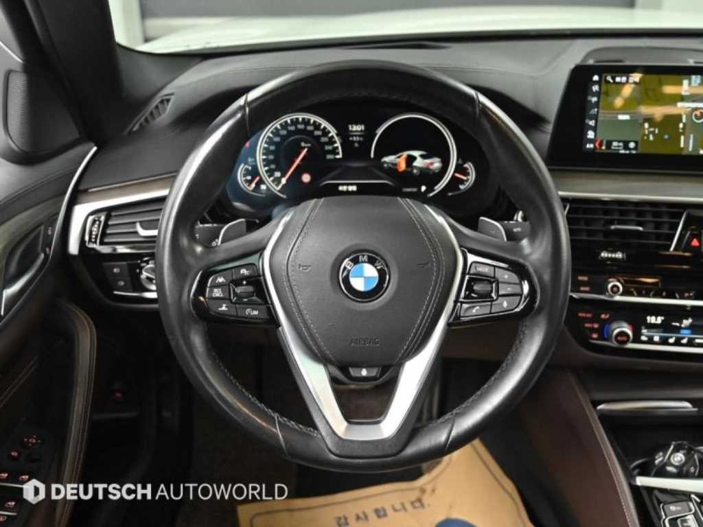 BMW 5시리즈 5시리즈 (G30) 520d xDrive M 스포츠 플러스 이미지 13