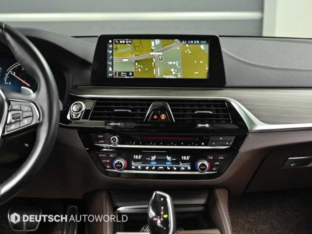 BMW 5시리즈 5시리즈 (G30) 520d xDrive M 스포츠 플러스 이미지 14