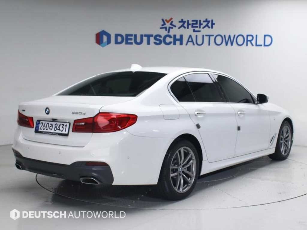 BMW 5시리즈 5시리즈 (G30) 520d xDrive M 스포츠 플러스 이미지 2