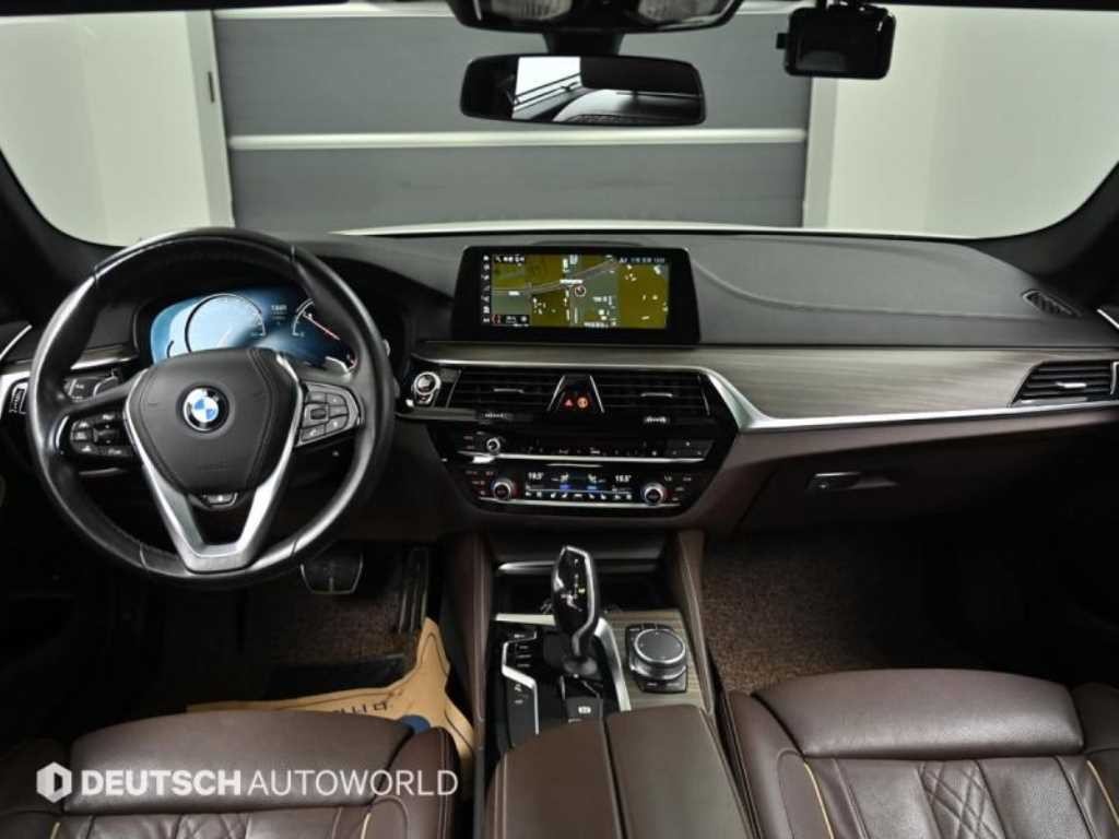 BMW 5시리즈 5시리즈 (G30) 520d xDrive M 스포츠 플러스 이미지 7