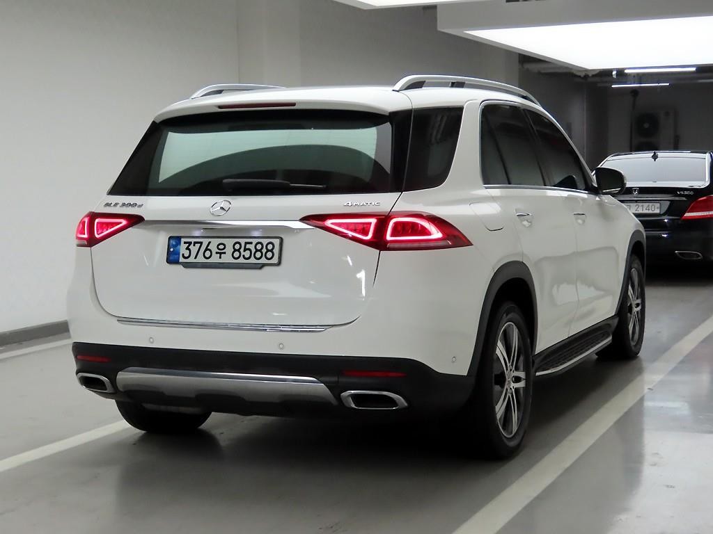 벤츠 GLE 클래스 GLE 클래스 W167 GLE 300d 4MATIC 이미지 4