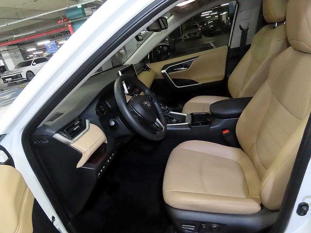 토요타 라브4 RAV4(5세대) 2.5 4WD 하이브리드 LTD 이미지 6