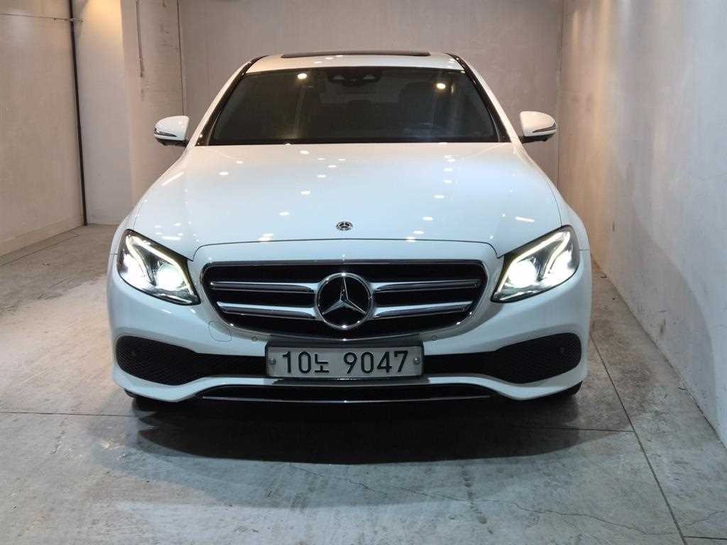 벤츠 E 클래스 E-클래스 W213 E300 4MATIC 아방가르드 이미지 1
