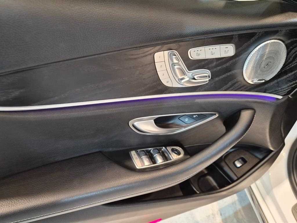 벤츠 E 클래스 E-클래스 W213 E300 4MATIC 아방가르드 이미지 11
