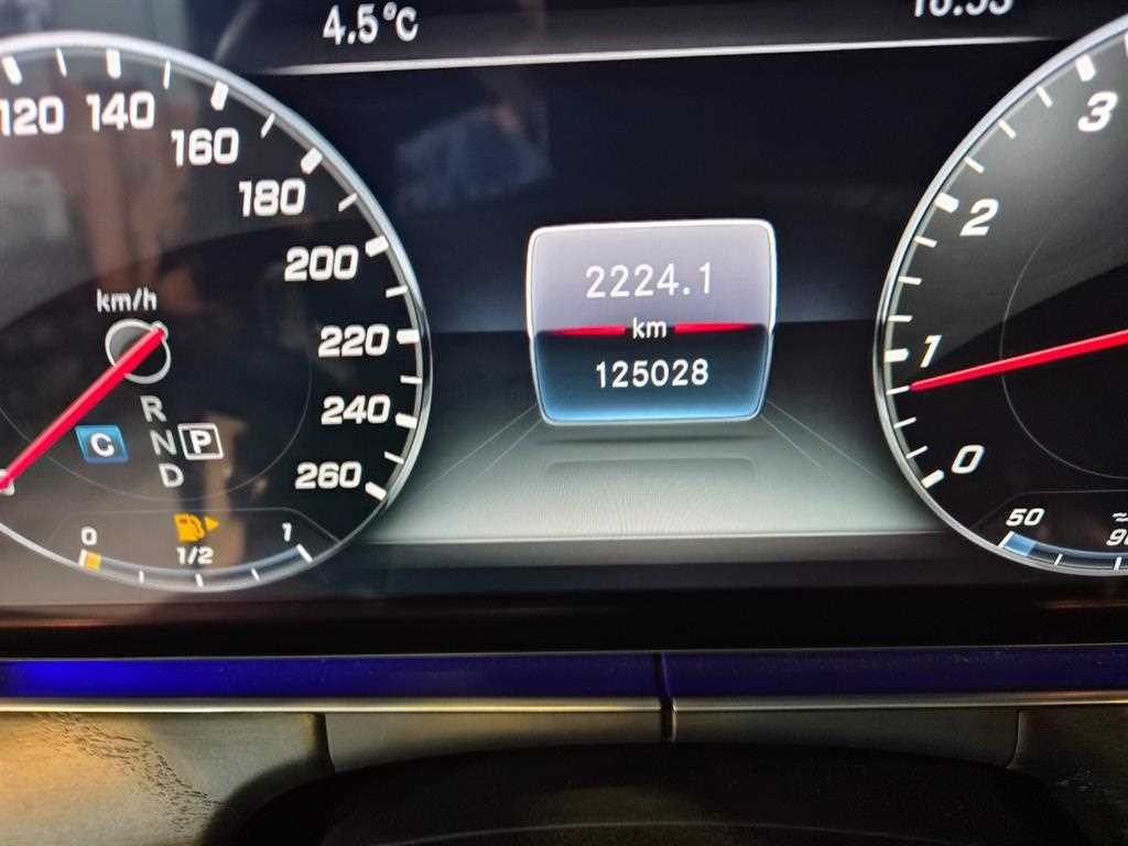 벤츠 E 클래스 E-클래스 W213 E300 4MATIC 아방가르드 이미지 12