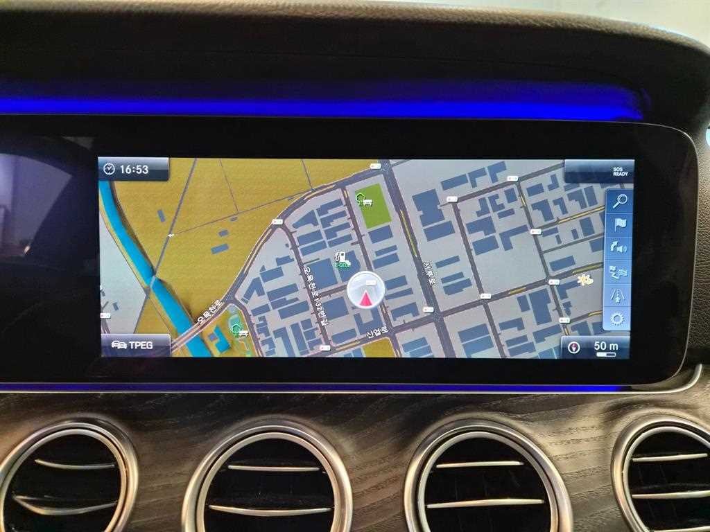 벤츠 E 클래스 E-클래스 W213 E300 4MATIC 아방가르드 이미지 13